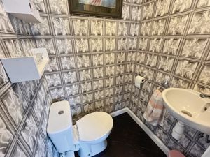 Guest wc- click for photo gallery